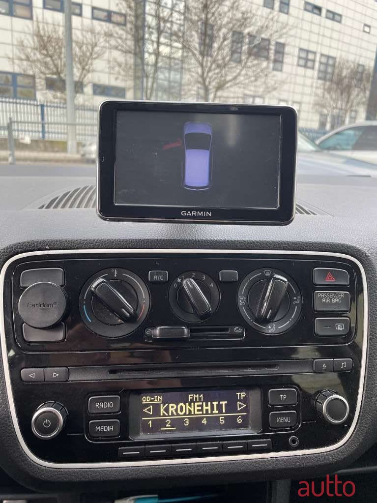 2015' Volkswagen Up! photo #6