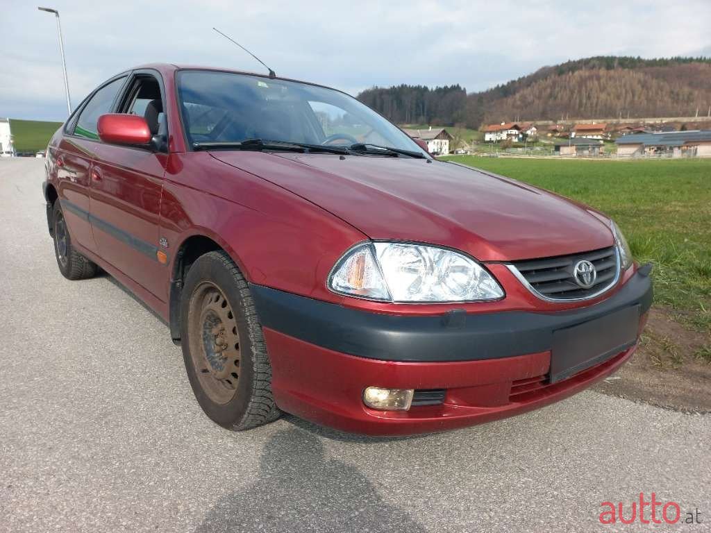 2001' Toyota Avensis photo #5