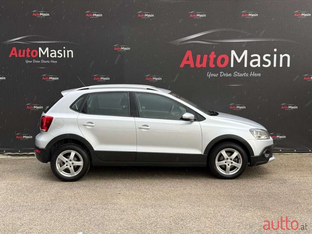 2013' Volkswagen Polo photo #5