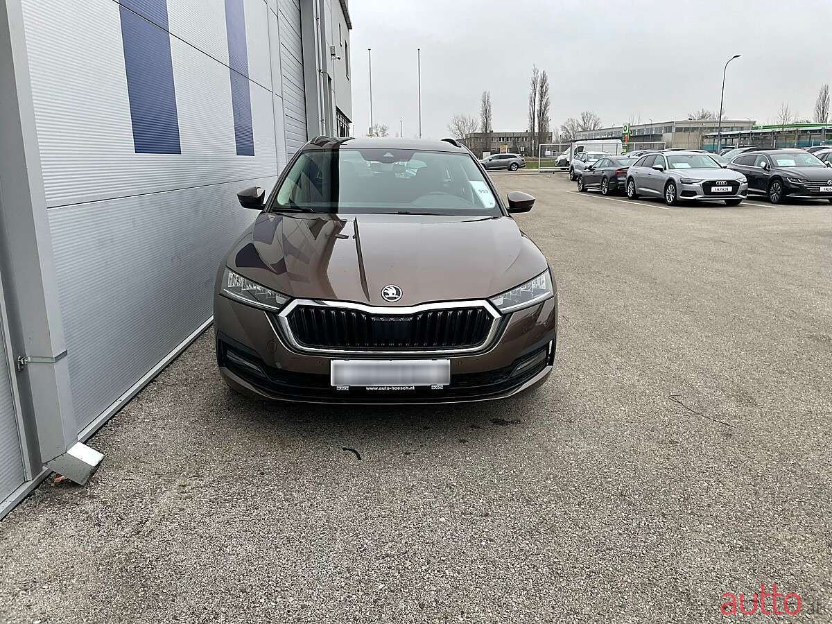 2020' Skoda Octavia photo #2
