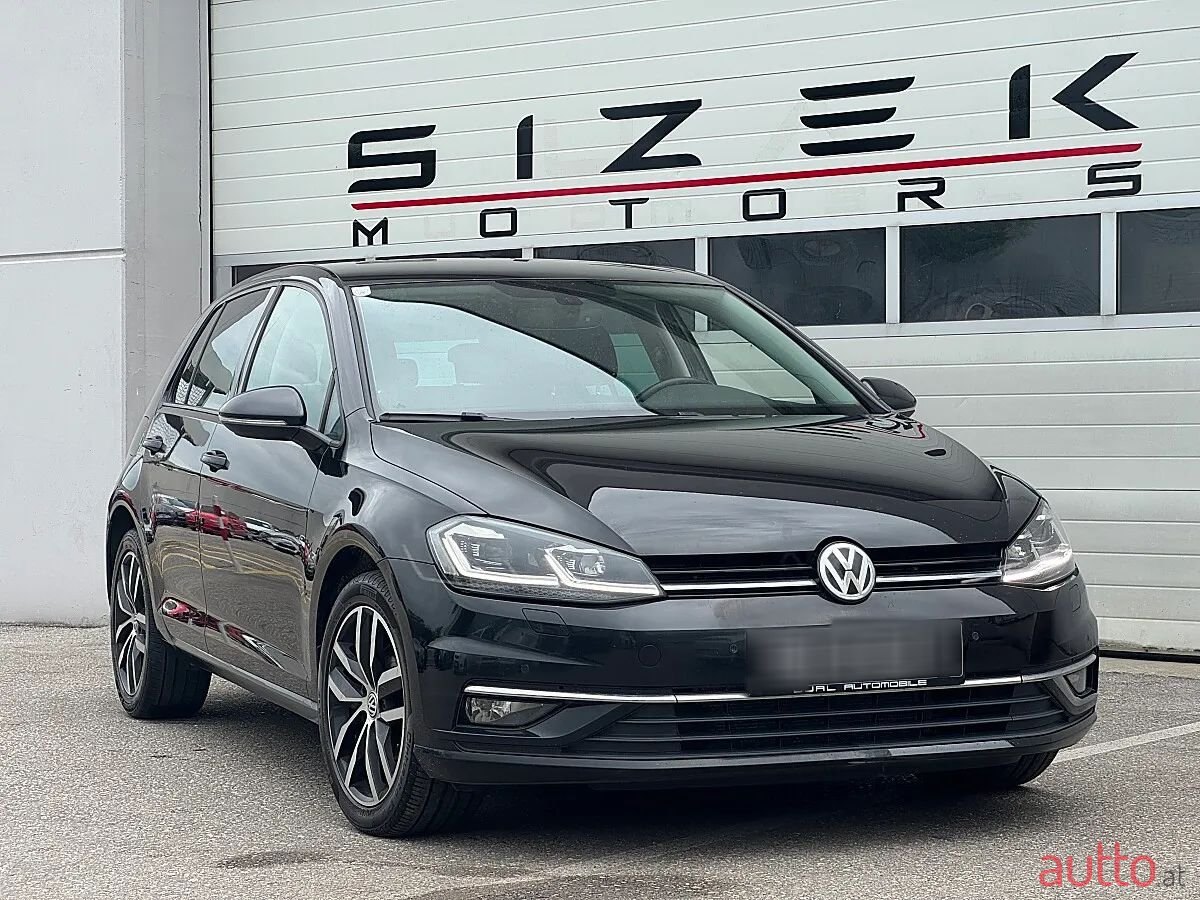 2017' Volkswagen Golf photo #2