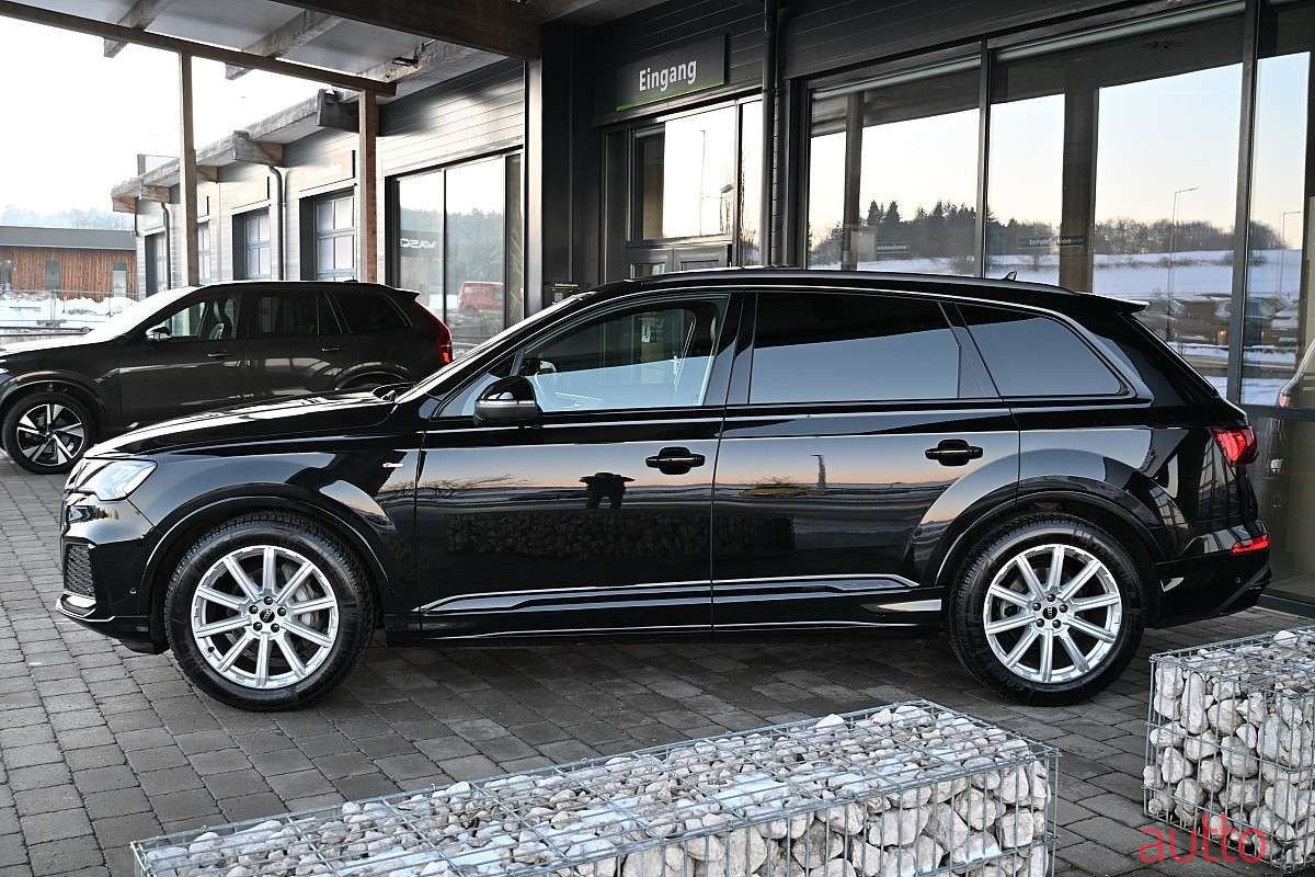 2023' Audi Q7 photo #2