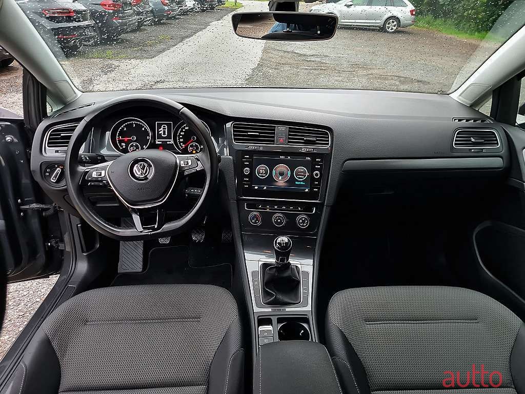 2019' Volkswagen Golf photo #5