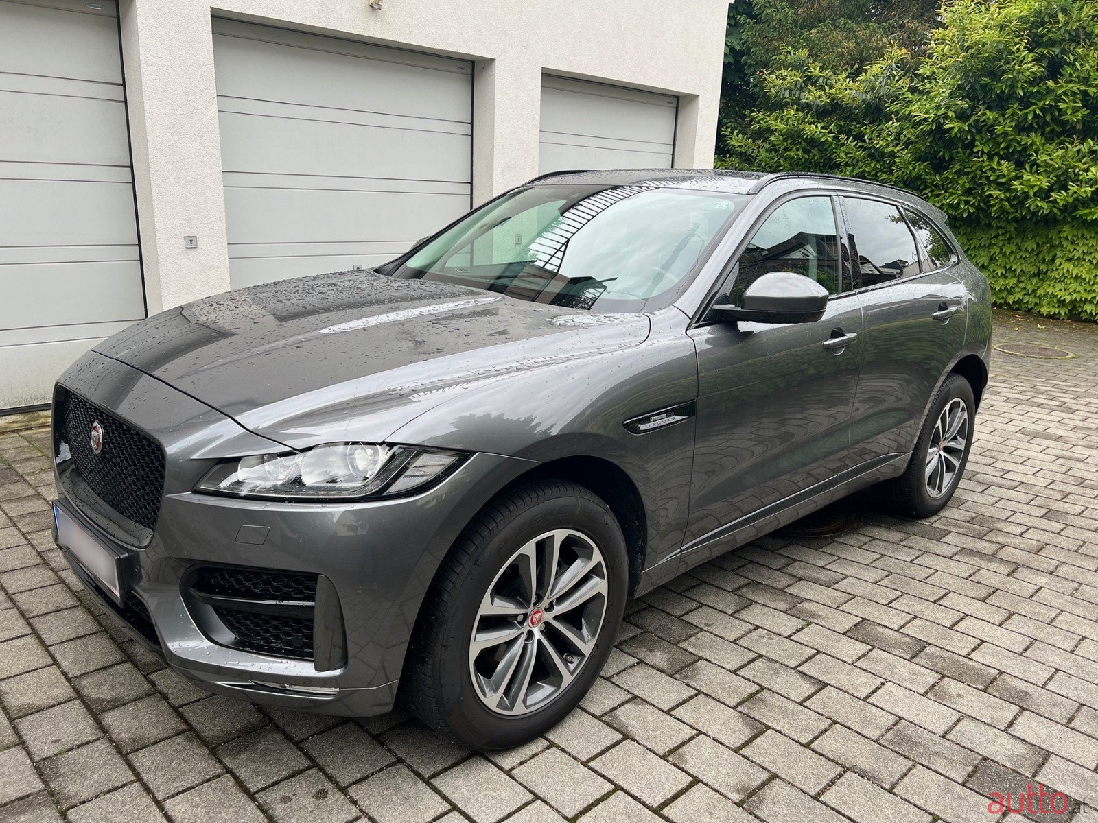 2017' Jaguar F-Pace 20d AWD R-Sport photo #1