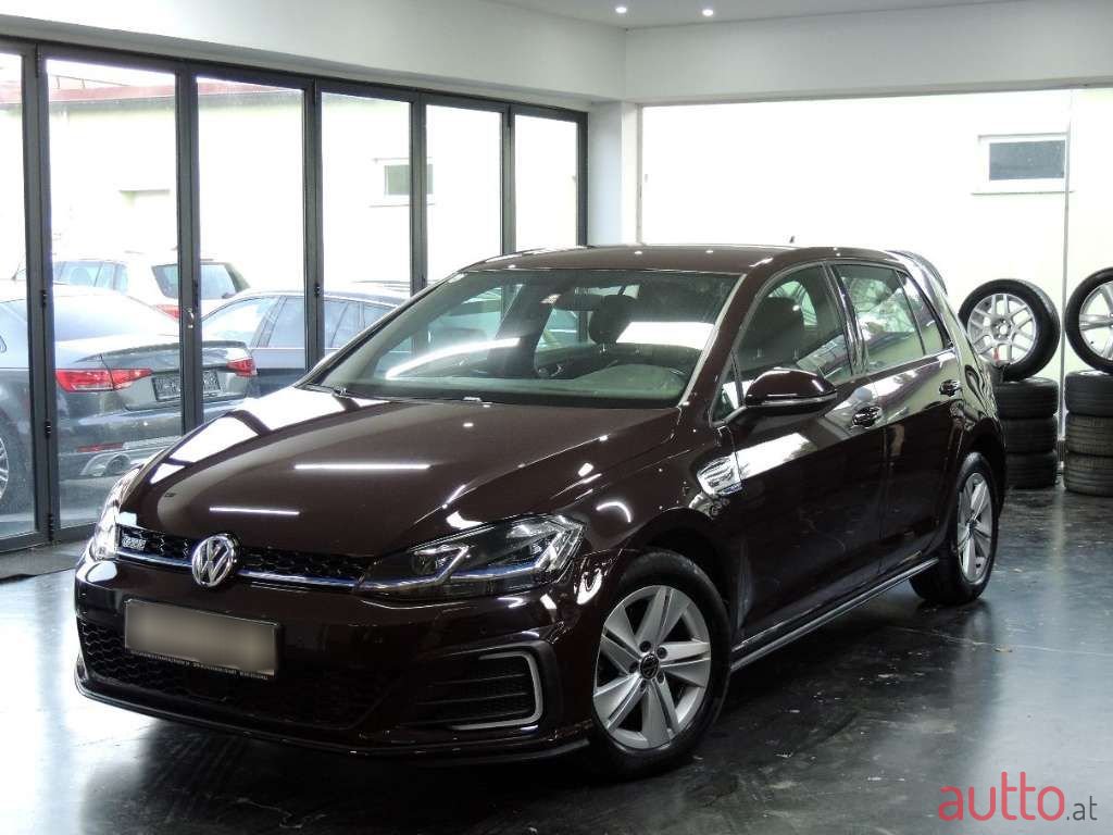 2018' Volkswagen Golf photo #1