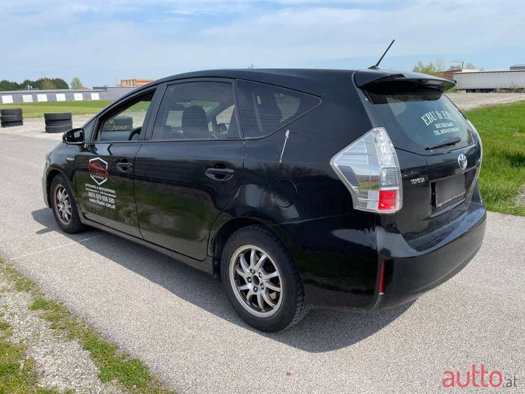 2013' Toyota Prius photo #3