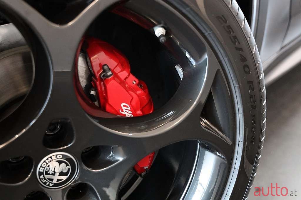 2021' Alfa Romeo Stelvio photo #6