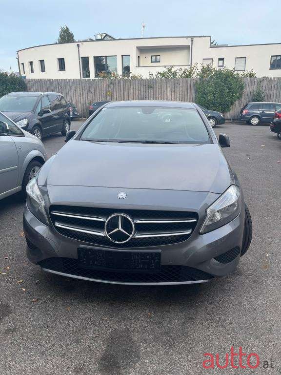 2015' Mercedes-Benz A-Klasse photo #2