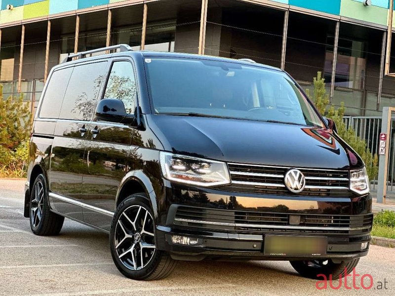 2019' Volkswagen Multivan photo #1