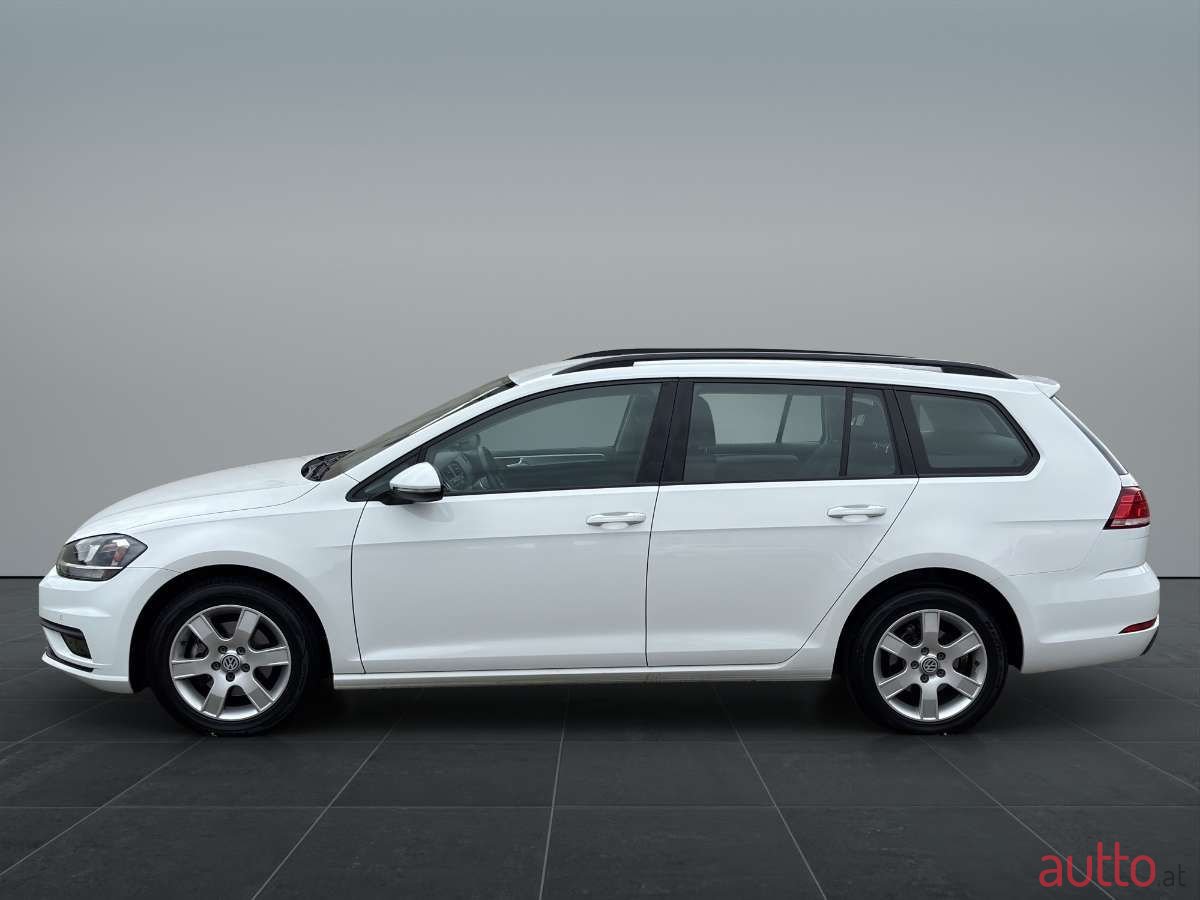 2018' Volkswagen Golf photo #2