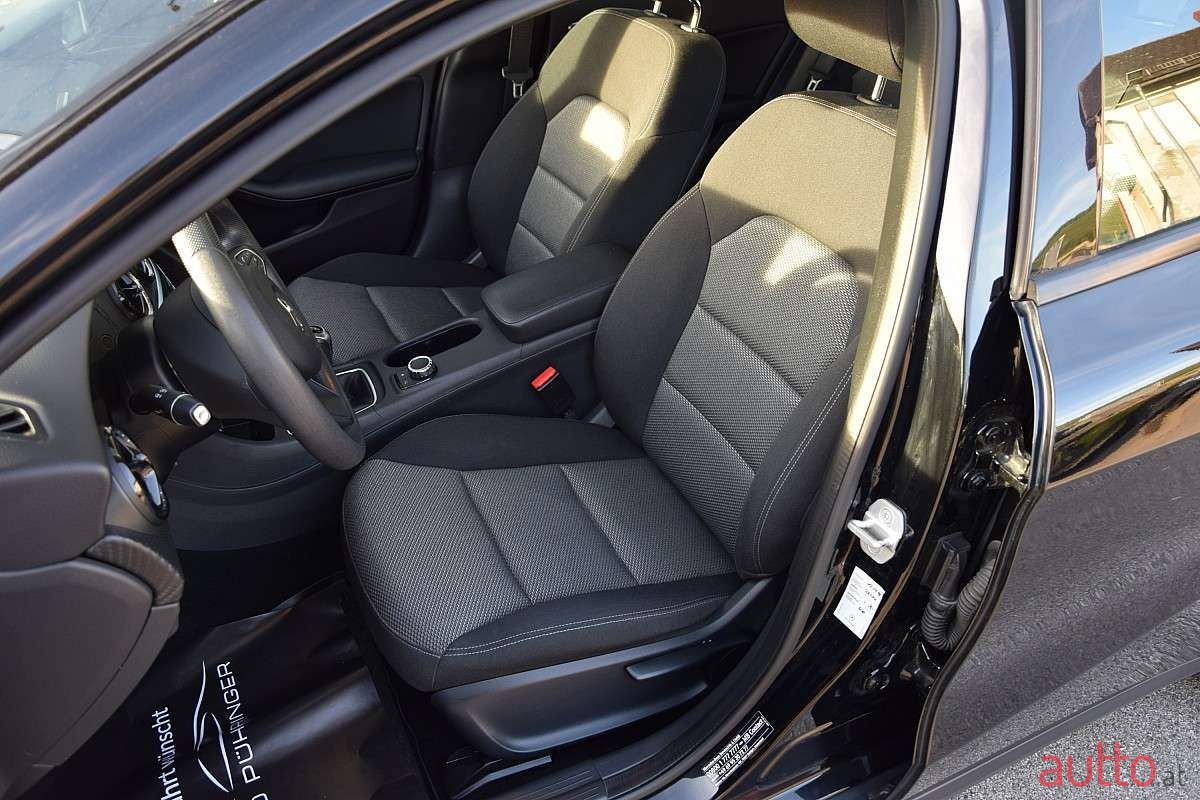 2016' Mercedes-Benz Gla-Klasse photo #6