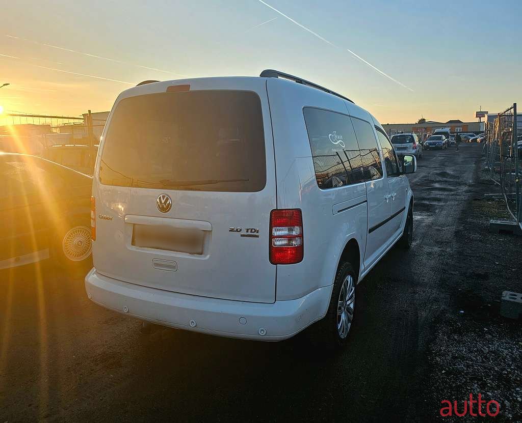 2011' Volkswagen Caddy photo #4