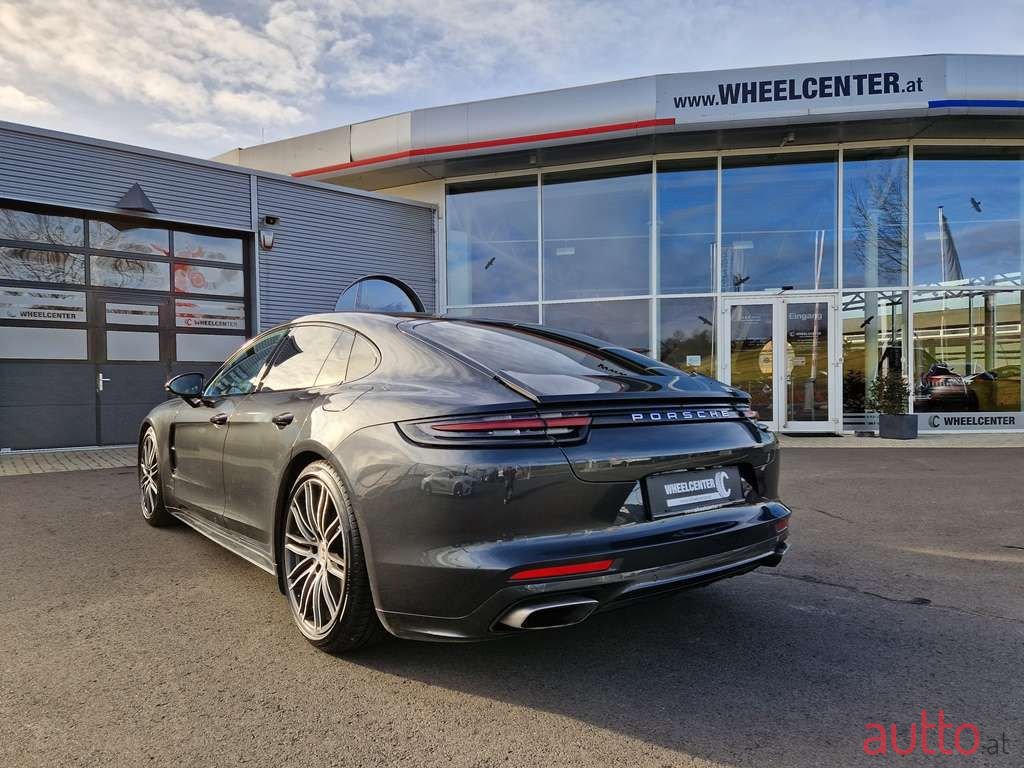 2017' Porsche Panamera photo #5