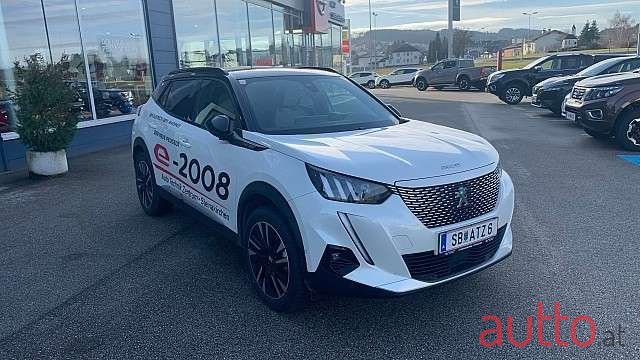 2021' Peugeot 2008 photo #1