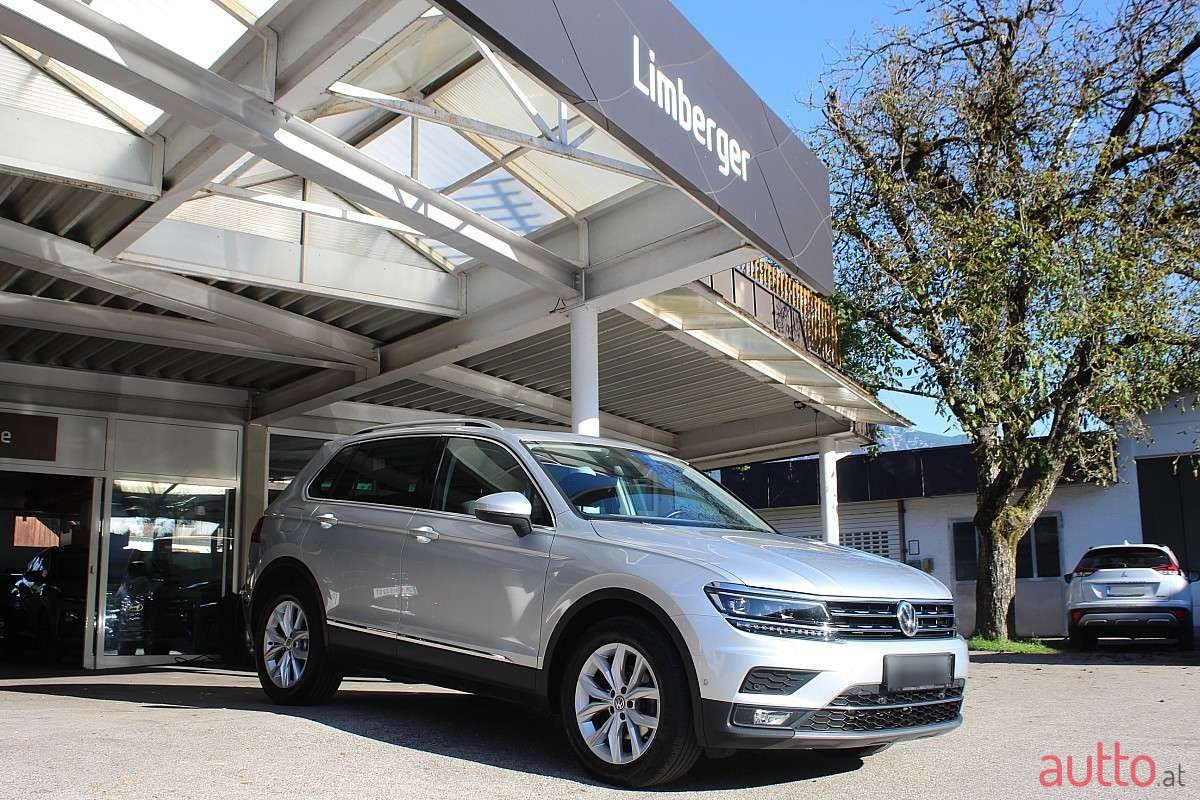 2020' Volkswagen Tiguan photo #3