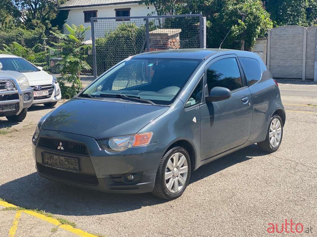 2009' Mitsubishi Colt photo #1