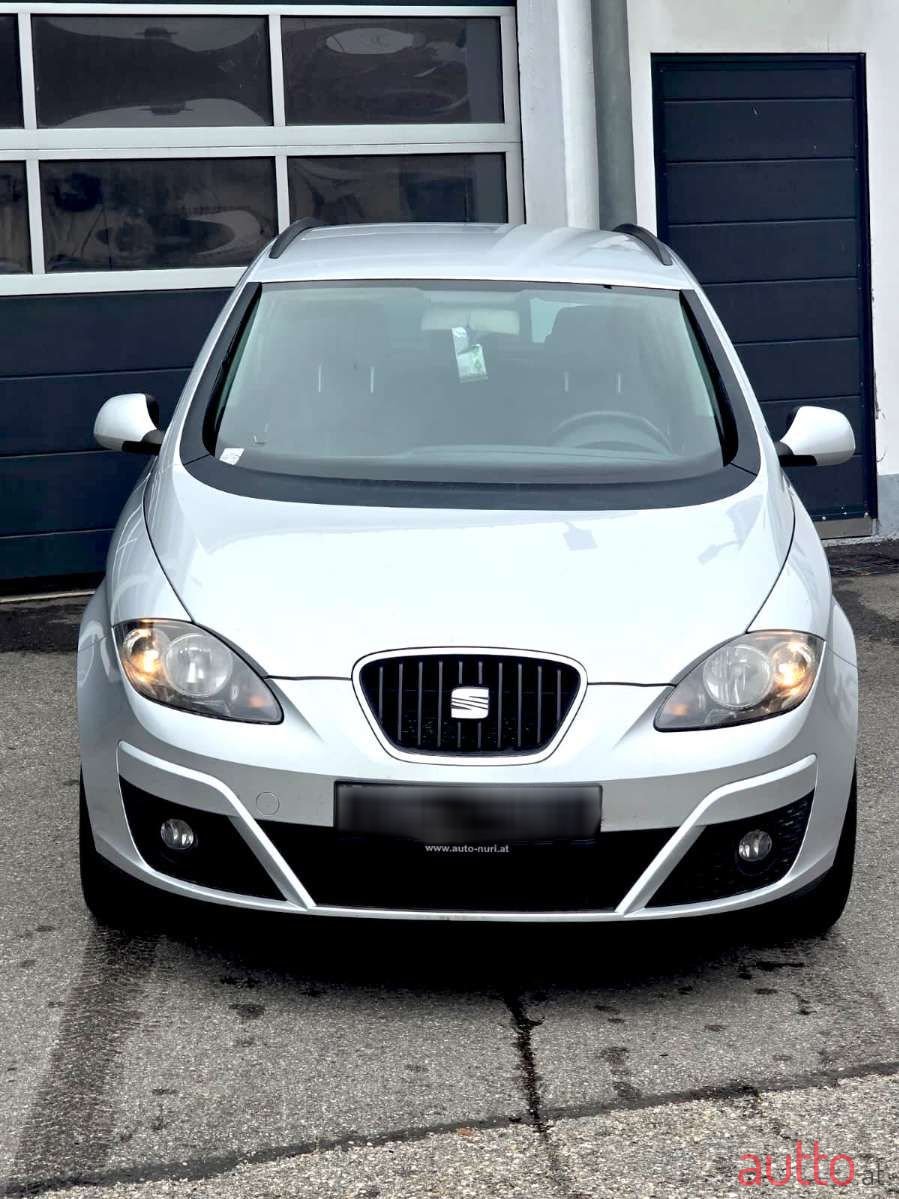 2011' SEAT Altea XL photo #2