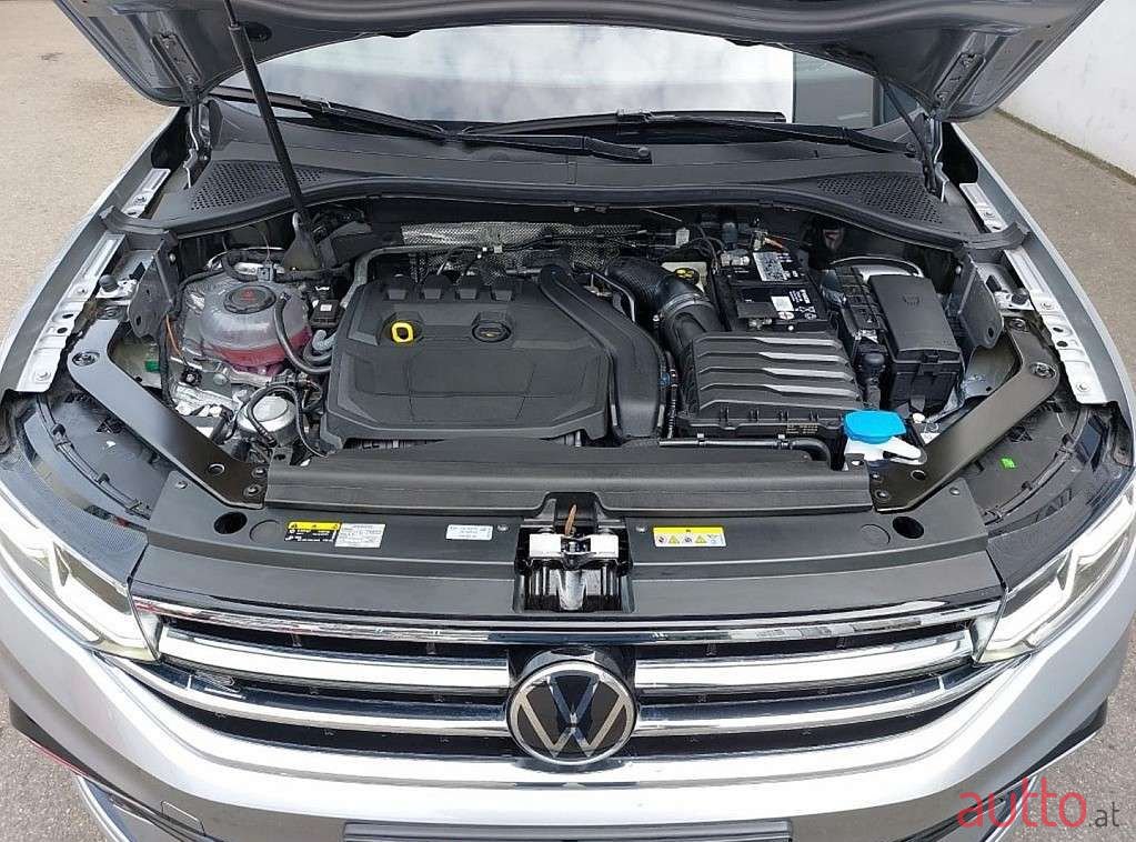 2023' Volkswagen Tiguan photo #5