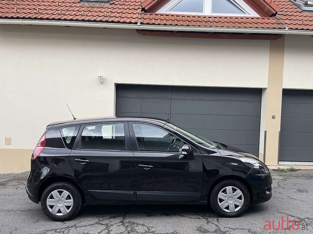 2009' Renault Scenic photo #3