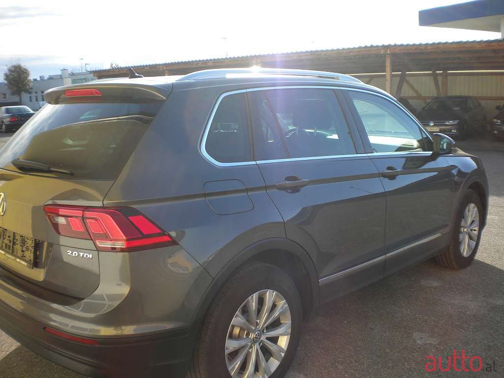 2016' Volkswagen Tiguan photo #5