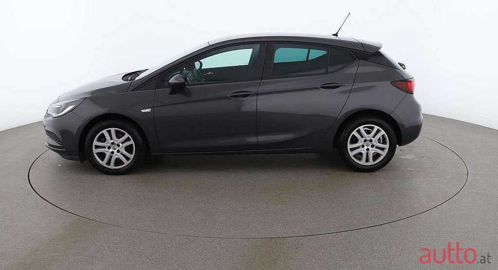 2015' Opel Astra photo #2