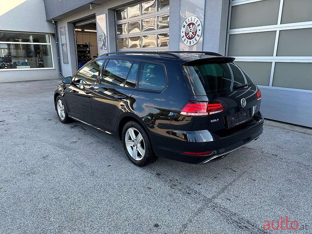 2018' Volkswagen Golf photo #3