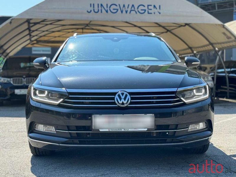 2019' Volkswagen Passat photo #2