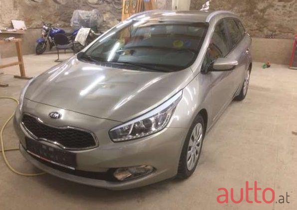 2012' Kia Cee%27D photo #1