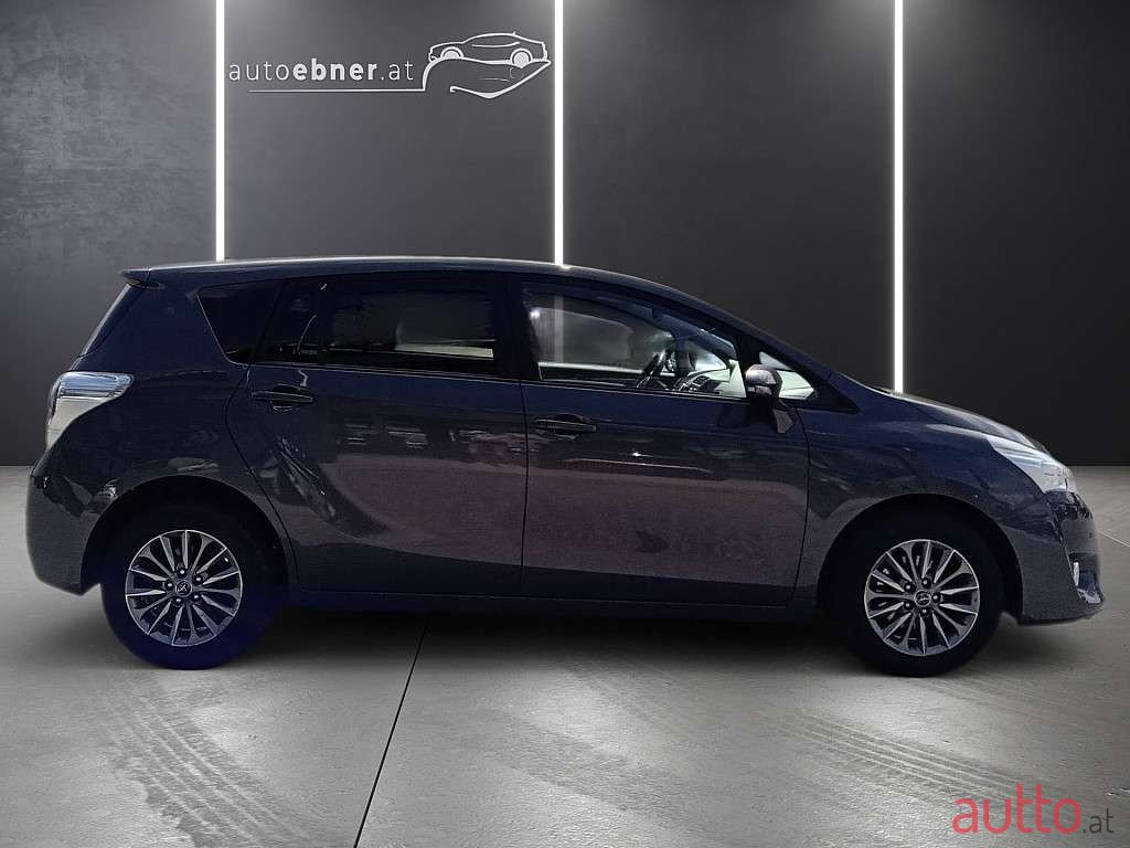 2017' Toyota Verso photo #4