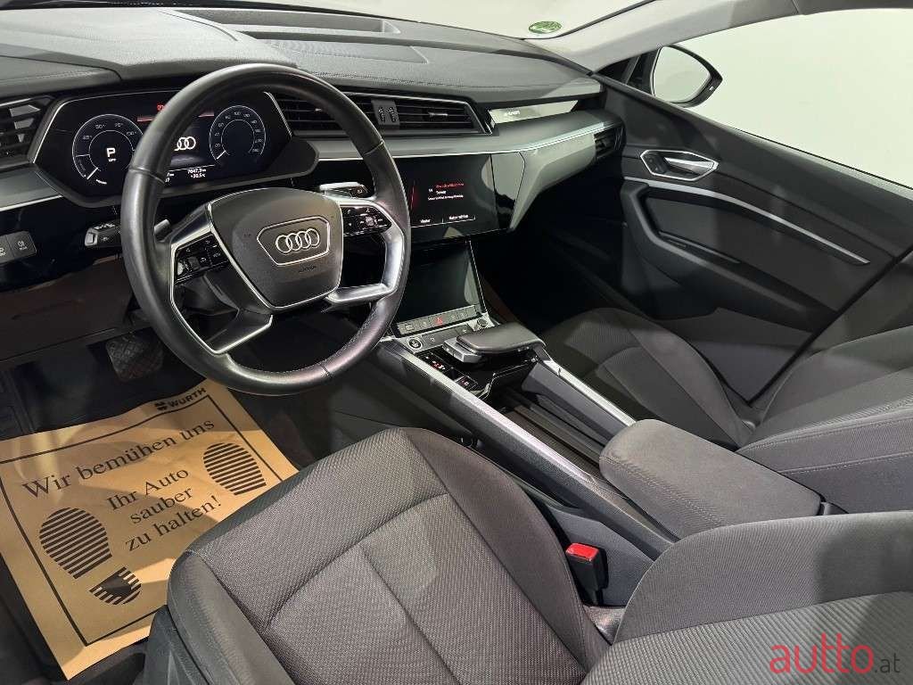 2022' Audi e-tron photo #6
