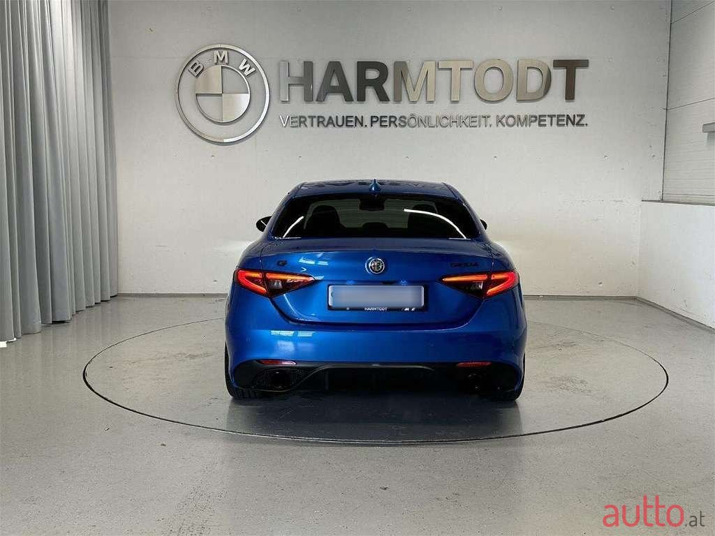 2022' Alfa Romeo Giulia photo #3
