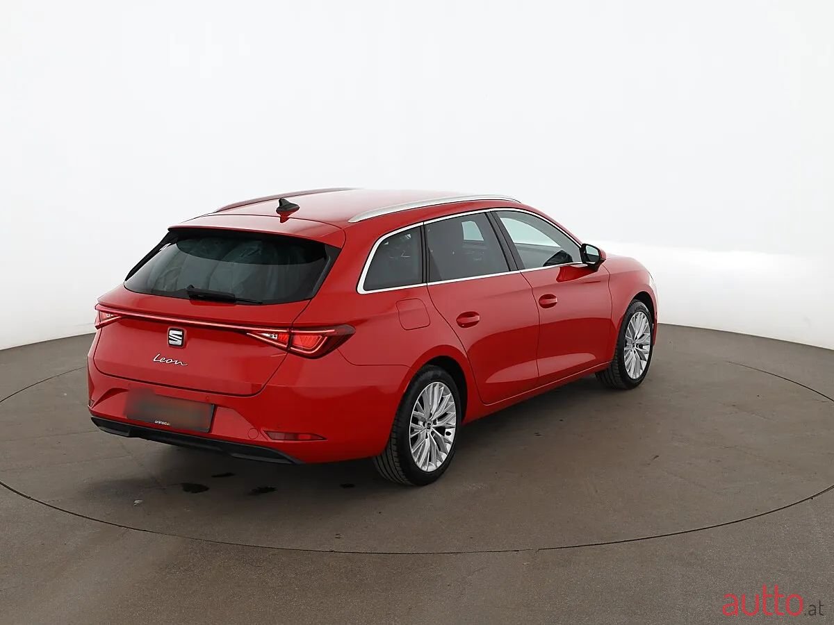 2021' SEAT Leon photo #2