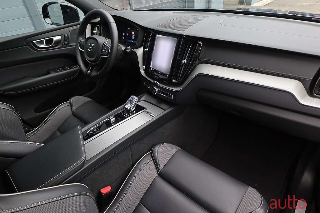 2023' Volvo XC60 photo #4