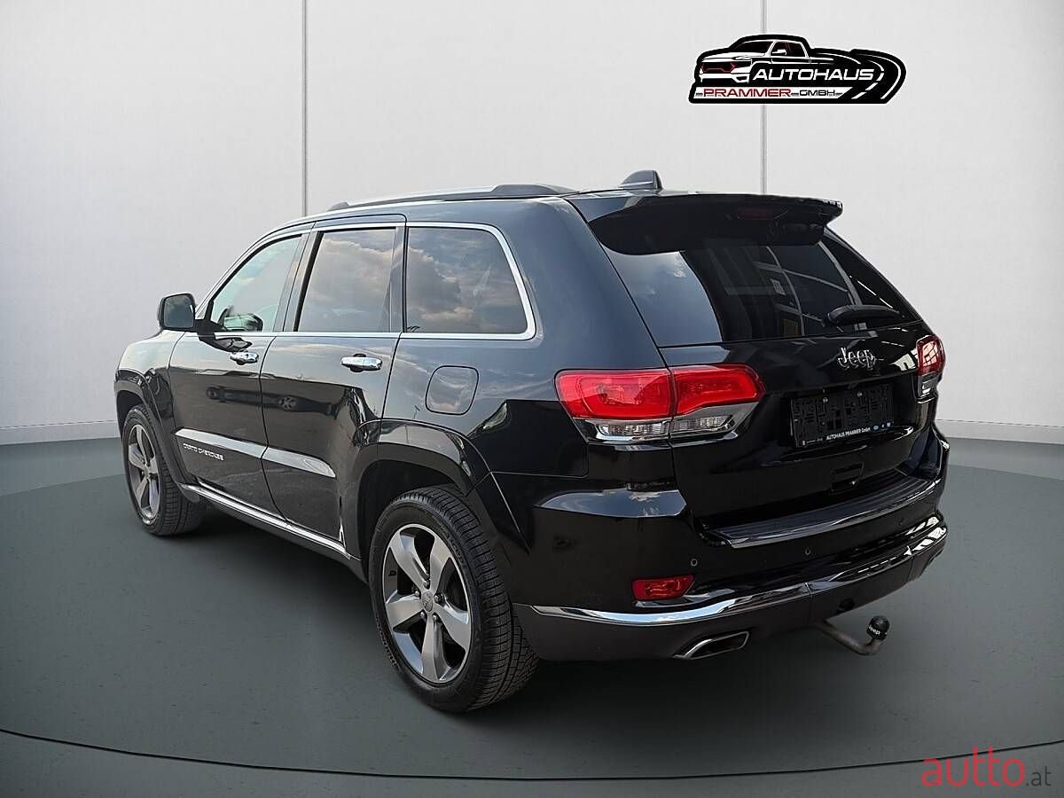 2017' Jeep Grand Cherokee photo #4