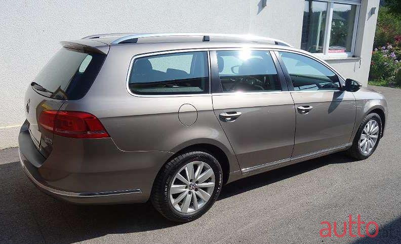 2011' Volkswagen Passat photo #4