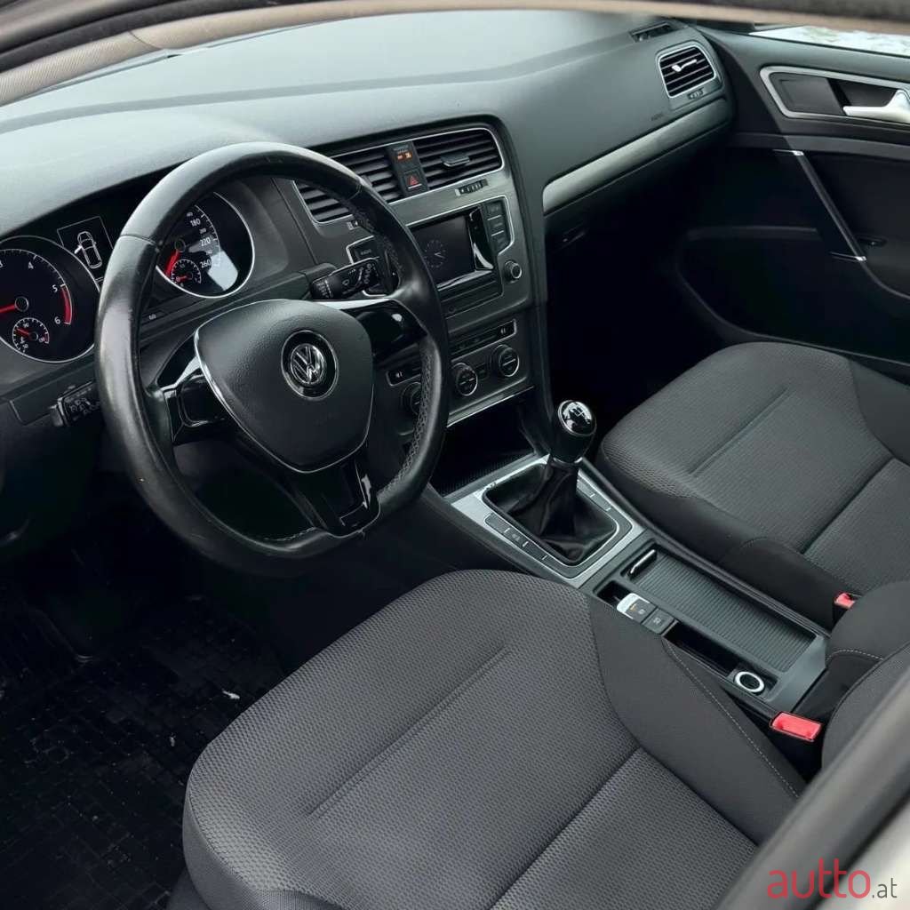 2013' Volkswagen Golf photo #6