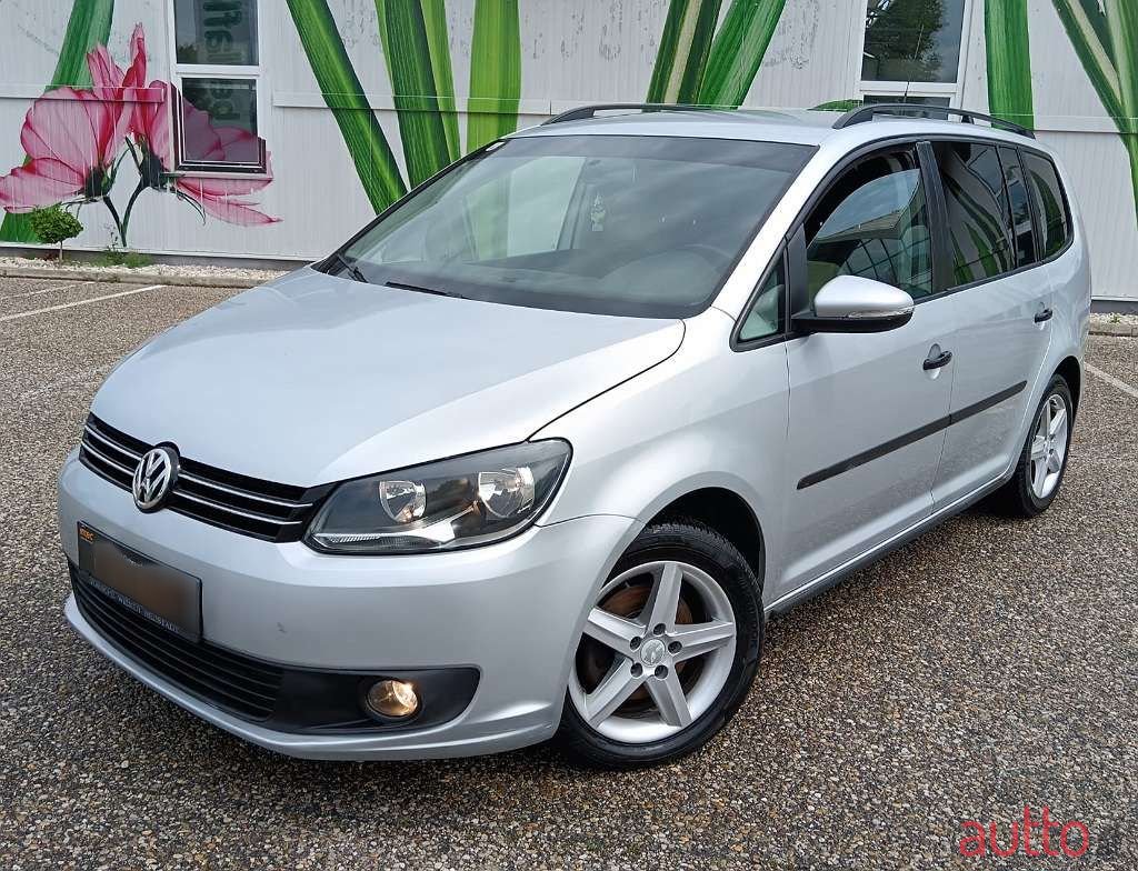 2013' Volkswagen Touran photo #2