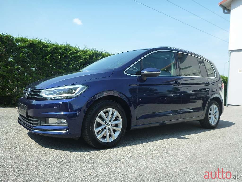 2017' Volkswagen Touran photo #4