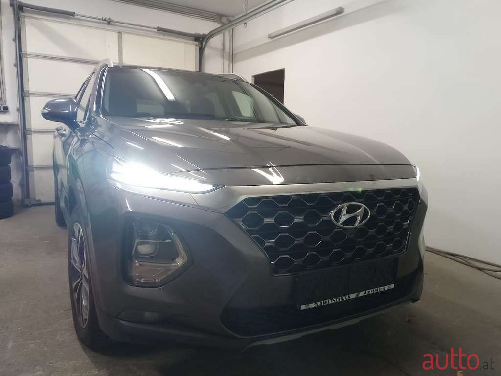 2020' Hyundai Santa Fe photo #1
