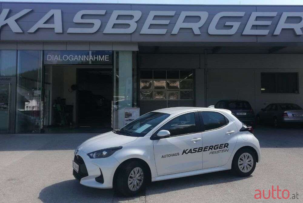 2022' Mazda Mazda2 photo #1