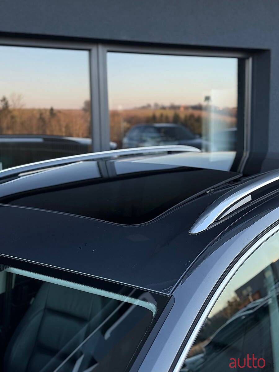 2013' Volkswagen Sharan photo #2