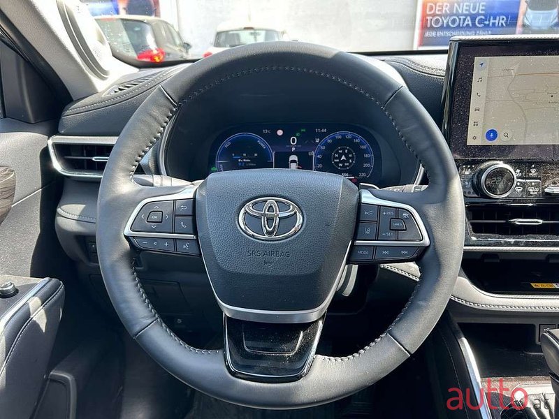 2024' Toyota Highlander photo #5