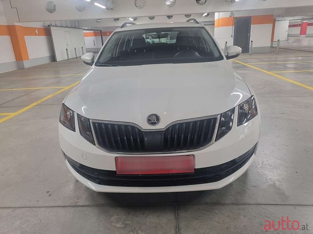 2020' Skoda Octavia photo #3