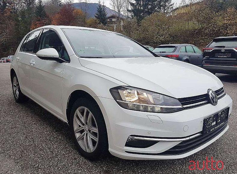 2017' Volkswagen Golf photo #1