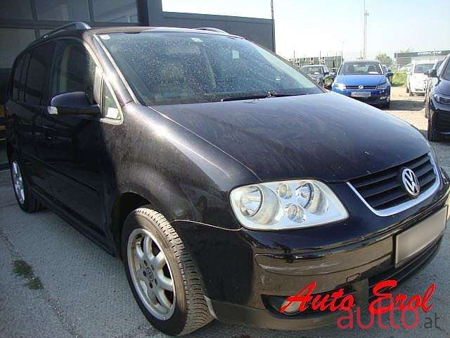 2004' Volkswagen Touran photo #3