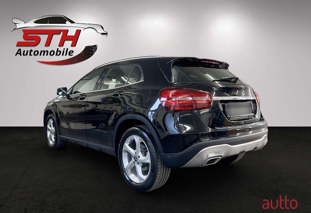 2018' Mercedes-Benz Gla-Klasse photo #3