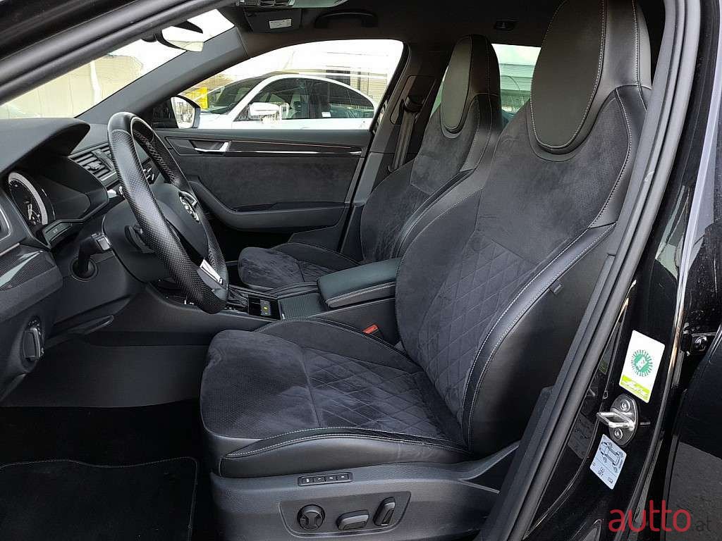 2018' Skoda Superb photo #4