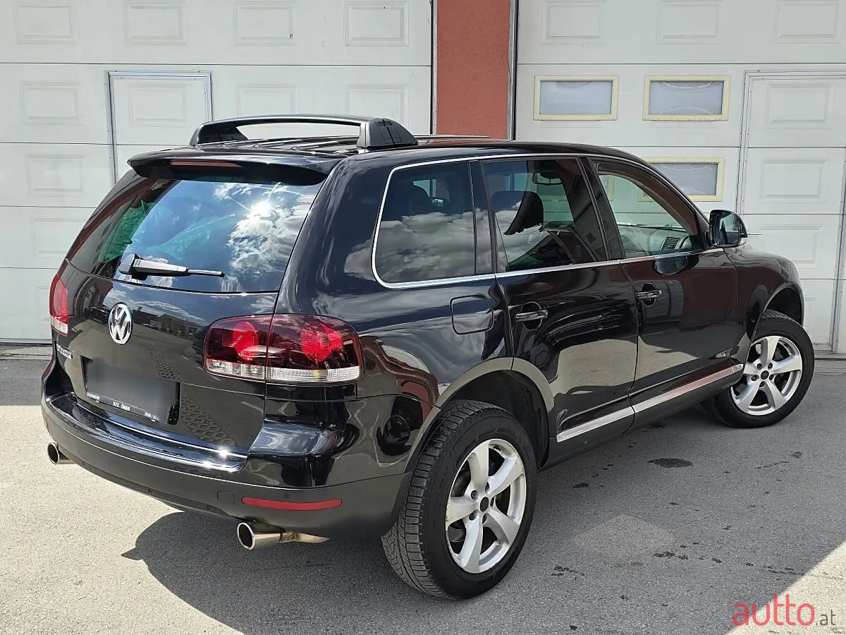 2008' Volkswagen Touareg photo #5