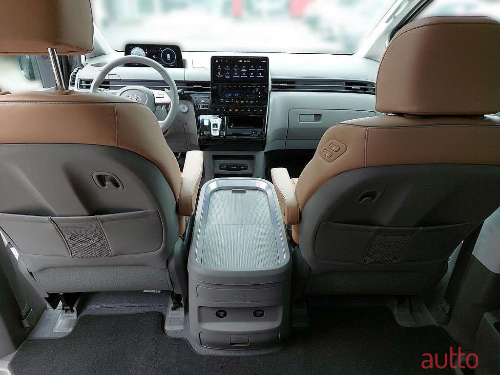 2023' Hyundai Staria photo #4