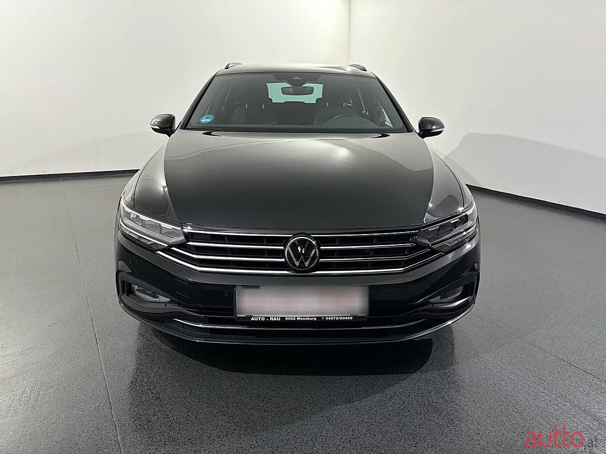 2023' Volkswagen Passat photo #2